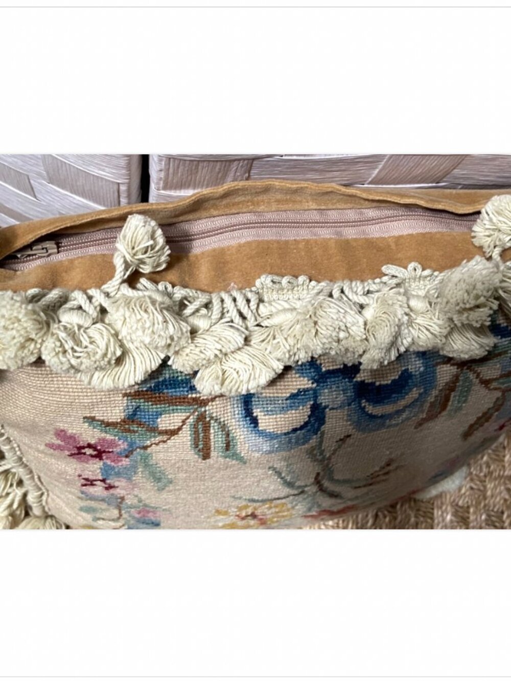 100% Wool Velvet Zip Tapestry Floral Tassel Pillow Size 13.5' x 13.6" - Picture 7 of 10